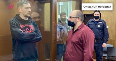 Твиты и нужные свидетели: на чем строится «санитарное дело» и как начался суд над Олегом Навальным
