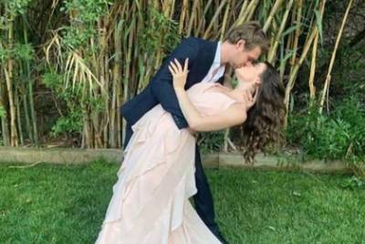 Блогерша пришла на чужую свадьбу в подвенечном наряде и была обругана в сети