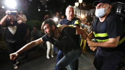 В Грузии во время митинга полиция задержала более 100 человек