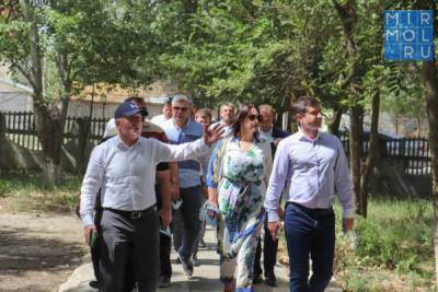 Батыр Эмеев - Правительственная делегация посетила Южно-Сухокумск - mirmol.ru - Москва