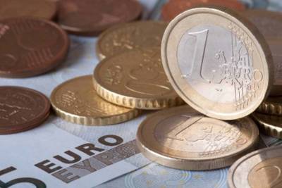 Средний курс евро со сроком расчетов "завтра" по итогам торгов составил 87,8439 руб.
