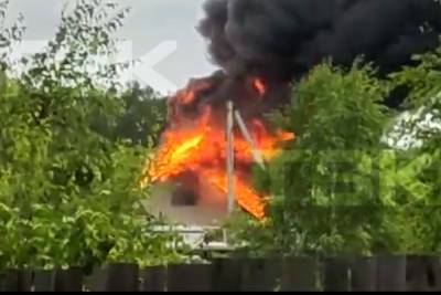 Жилой дом сгорел из-за удара молнии в дачном поселке под Красноярском