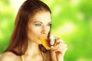 Почему летом лучше пить теплый чай, а не холодную воду