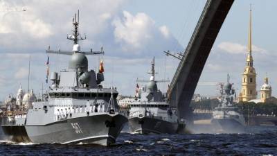 В Петербурге провели первую репетицию главного военно-морского парада