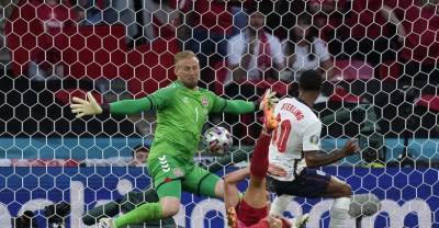 "Раздражает, когда такое происходит": Пенальти в матче Англия — Дания буквально "разбомбили" критикой и непониманием