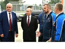 Рабочая поездка Владимира Путина в Кемерово: фоторепортаж