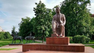 Памятник Михаилу Шолохову на юго-востоке Москвы отреставрируют