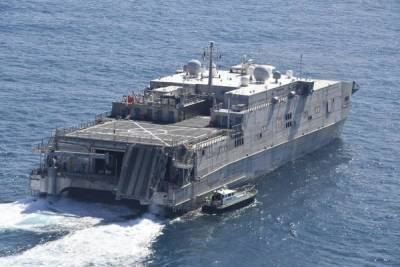 В Черное море держит курс транспортно-десантный корабль ВМС США