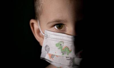«Больницы заполнены детишками». Врачи сообщают о массовом заражении коронавирусом детей