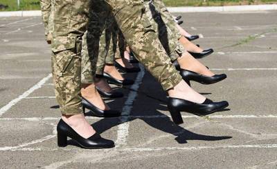 «Позор». Форменная обувь на высоких каблуках вызвала бурные споры на Украине (VG, Норвегия)