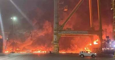 В порту Дубая прогремел мощный взрыв, вызвав пожар (ВИДЕО)