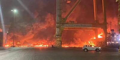 Пожарные взяли под контроль ситуацию с горением контейнера в порту Дубая