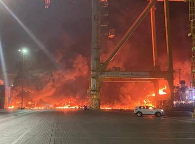 В порту Дубая прогремел мощный взрыв с пожаром: новые подробности
