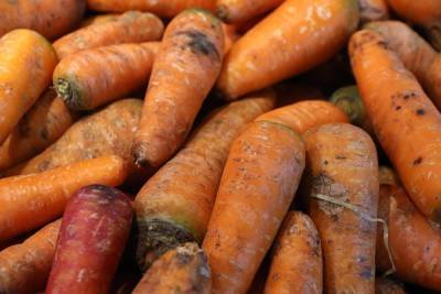 В Свердловской области снова выросли цены на морковь. Она дорожает быстрее других овощей