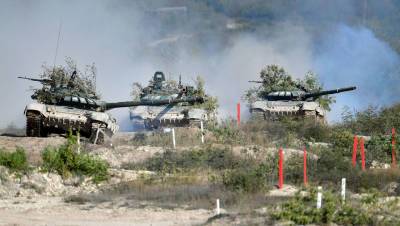 Российские военные провели в Крыму учения танкистов на фоне маневров НАТО