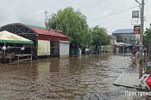 В Николаевской области сильные ливни затопили популярный курорт. ФОТО