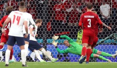 Пенальти сборной Англии в ворота датчан на Евро-2020 назвали позором судейства