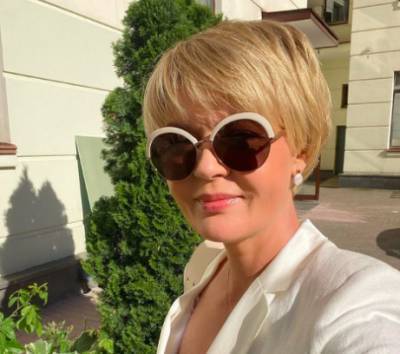 «Оставайтесь людьми»: Юлия Меньшова сообщила, что её мать придёт на похороны