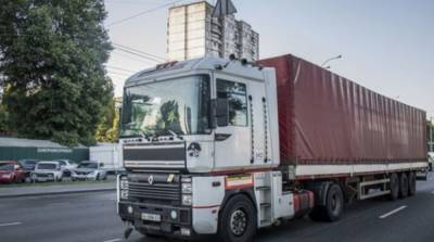 Киев снова ограничивает въезд грузовиков из-за жары