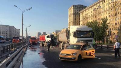 Таксист спровоцировал смертельную аварию на северо-западе Москвы