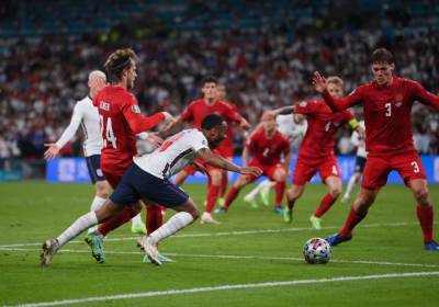 "Мяч в сетке": Стерлинг высказался о спортом пенальти в матче Англия - Дания
