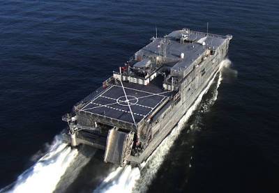 Транспортно-десантный корабль ВМС США направляется в Черное море