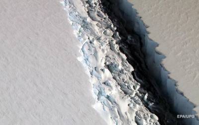 Под ледниками в Антарктиде выявили активные озера