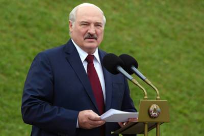 Лукашенко назвал офицеров опорой Белоруссии и напомнил им о России