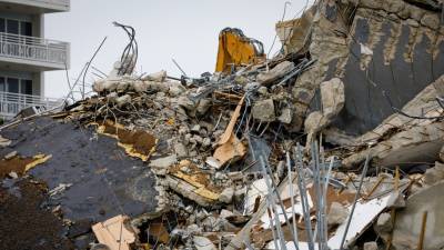 Власти Флориды признали, что шансов найти живых под завалами обрушившегося здания не осталось