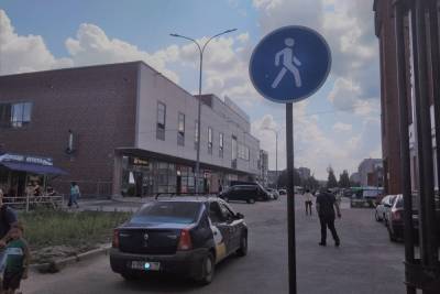 Автомобилисты Петрозаводска игнорируют знаки новой пешеходной дорожки на Древлянке