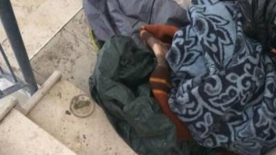 Жильцы дома в Нетании пустили бездомную ночевать в убежище, а теперь не могут выгнать