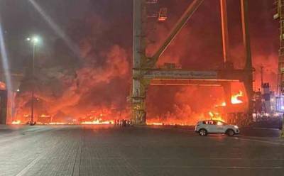 В порту Дубая взорвалось израильское судно: большие разрушения и мощный пожар
