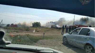 В Челябинской области пожар уничтожил сараи, огонь едва не перекинулся на дома