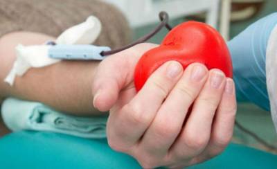«Пусть мне гарантируют, что мою кровь отдадут только непривитым»: Донорскому центру Латвии поставили ультиматум