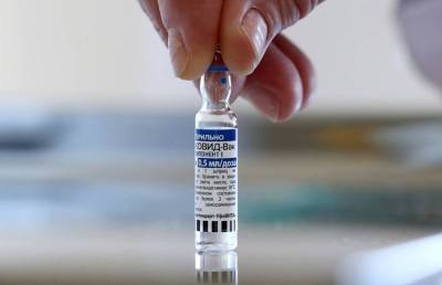 Франция призвала весь мир отказаться от российских прививок: повод есть