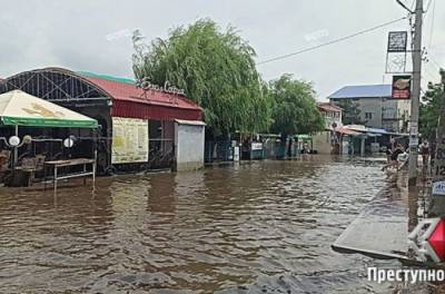 В Николаевской области сильные ливни затопили популярный курорт (ФОТО)