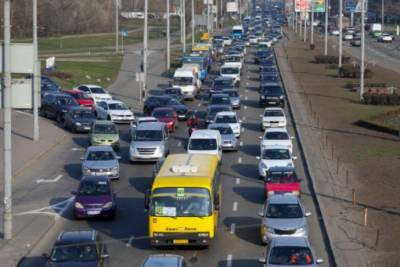 Из-за жары ограничили въезд транспорта в Киев: кого это коснется