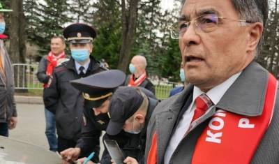 «Возложение цветов – это не митинг»: Верховный суд Башкирии оправдал лидера КПРФ