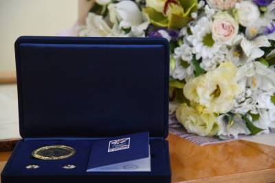 В Волгоградской области семьи получают медали «За любовь и верность»