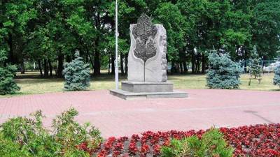 Мэрия Киева решила демонтировать памятный знак о дружбе с Москвой