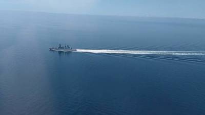 Нарушивший границу России эсминец Defender покинул Черное море