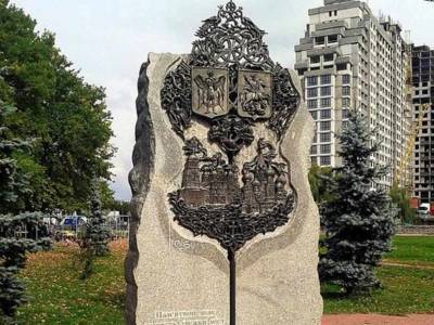 На Украине демонтируют памятник дружбы Киева и Москвы