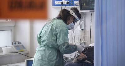 Троих инфицированных коронавирусом младенцев в одной из клиник Тбилиси подключили к ИВЛ