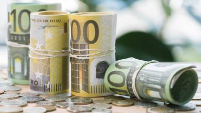 Курс евро поднялся выше 89 рублей на торгах