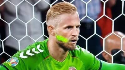 Скандал на Евро: УЕФА завёл дело на Англию из-за ослепления вратаря Дании