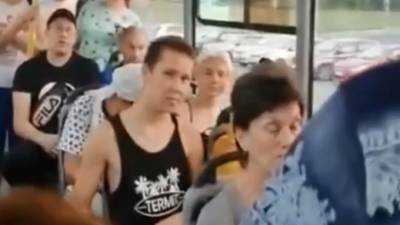 На Урале выгнали из автобуса женщину в маске после скандала