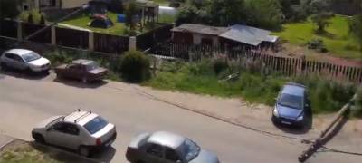 Рухнувшая электрическая опора перегородила одну из улиц Петрозаводска (ВИДЕО)