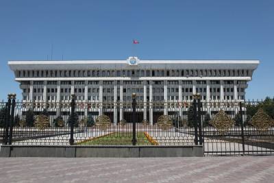 Двоих бывших президентов Киргизии объявили в розыск по делу о коррупции