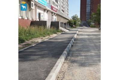 На улице Эшкинина Йошкар-Олы тоже обновляются тротуары