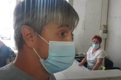 Челябинского депутата побили вахтеры мэрии за шорты и отсутствие маски